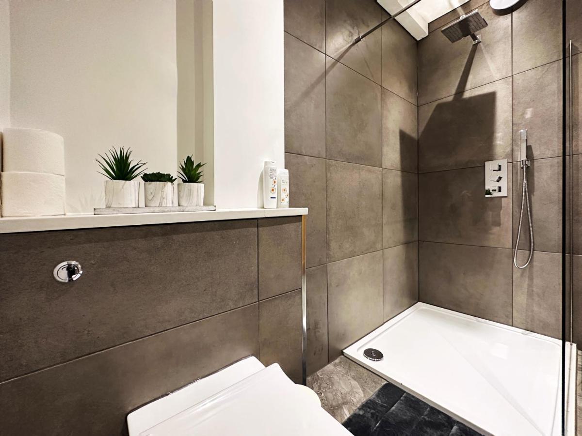 Liam Place Near Hyde Park - 1 Double Bed, 1 Sofa Bed, Spacious Apartment, Private Entrance Londra Exterior foto