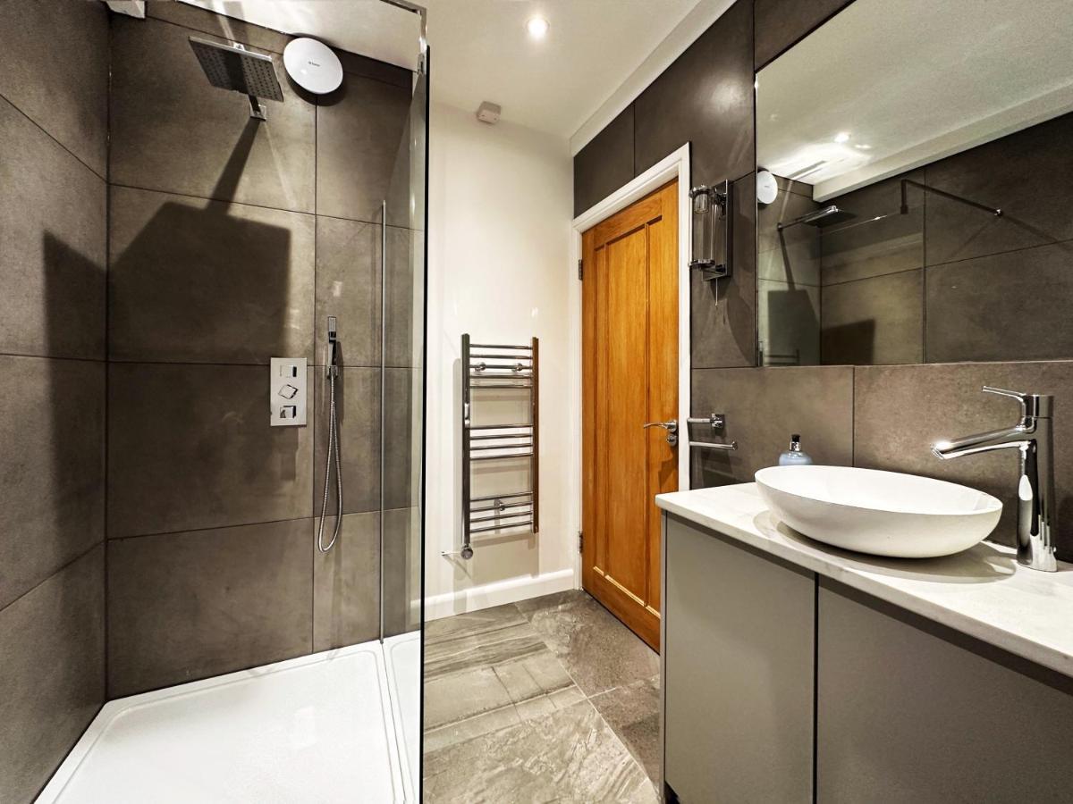 Liam Place Near Hyde Park - 1 Double Bed, 1 Sofa Bed, Spacious Apartment, Private Entrance Londra Exterior foto